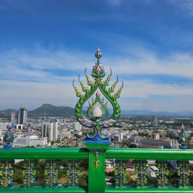 ไหว้พระ ทำบุญ ชมวิวเมืองศรีราชา 360° สวยงามมากๆ