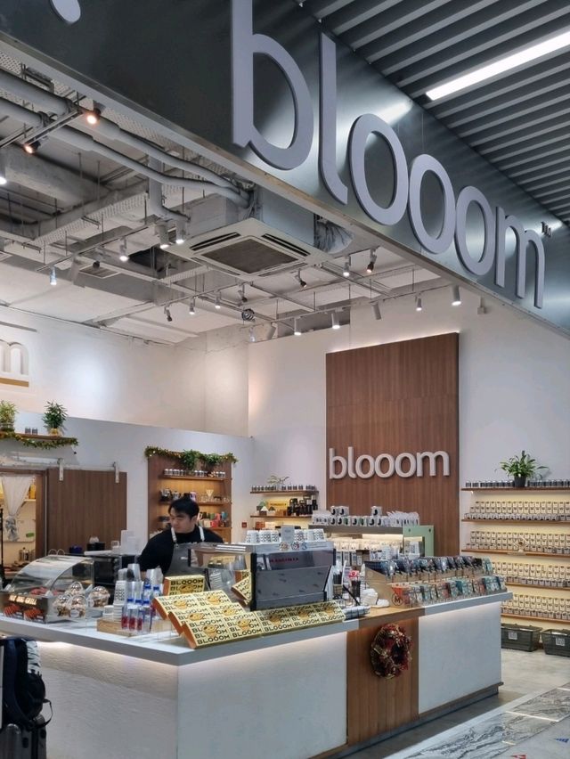 다양한 원두와 티를 즐길 수 있는  Bloom