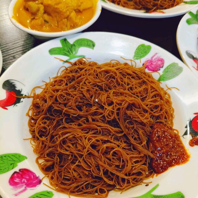 Discover Student Area Setapak Curry noodle 巨无霸咖喱面