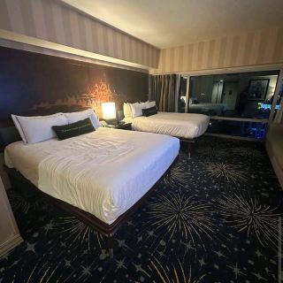 Disneyland Hotel (Anaheim, CA)