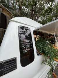 ร้านกาแฟในรถตู้ชิคๆ เท่ๆ ที่ฉะเชิงเทรา