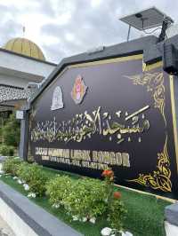 The mosque’s architecture is simple yet elegant 