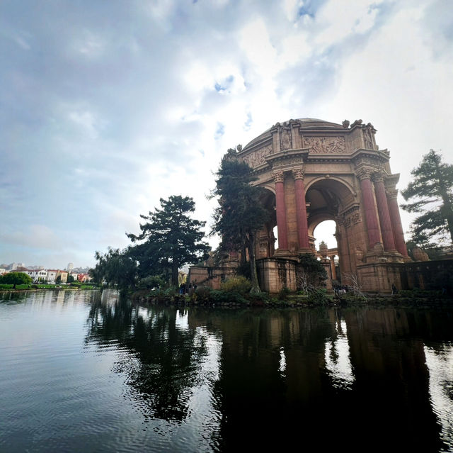 Palace of Fine Arts 充滿古羅馬/希臘色彩的藝術宮