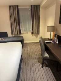 ロングフォードPremier Inn Heathrow Airport Terminal 4気持ち良すぎる！