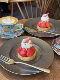 Chill Vibes and Delicious Sweets at "From Afar" Café in Higashimukojima🍓