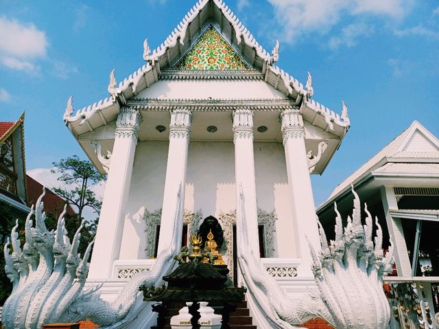 泰國曼谷湄南河畔著名皇家古跡寺廟景點:Wat Nak Prok，適合打卡拍照📸冥想