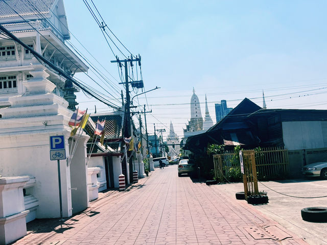 泰國曼谷著名寺廟景點：阿農卡蘭寺Anongkharam Worawihan Temple。阁楼式的寺庙，適合拍照打卡觀光旅遊！