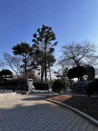 1950년 인청상륙작정의 성공을 기념하는 비문이 새겨져 있는 맥아더 장군 동상🇰🇷