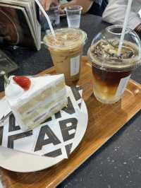 Hiddle Lab บางแสน คาเฟ่ ริมทะเล ชิลๆ