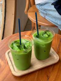 กินชาเขียวที่ Hokahoka coffee barกัน