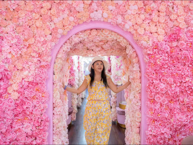 คาเฟ่ ธีมดอกไม้ฟรุ้งฟริ้งไปหมด 🌸🌼
