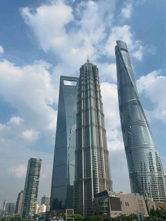 it is the second tallest building in the world