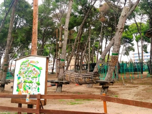 全家人都可以在 Bosc Aventura 盡情享受歡樂