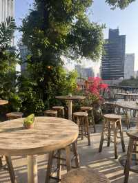 【Bangkok】プロンポン駅直結🚃タイを満喫できる！リゾート気分なBar🍸Escape Bangkok