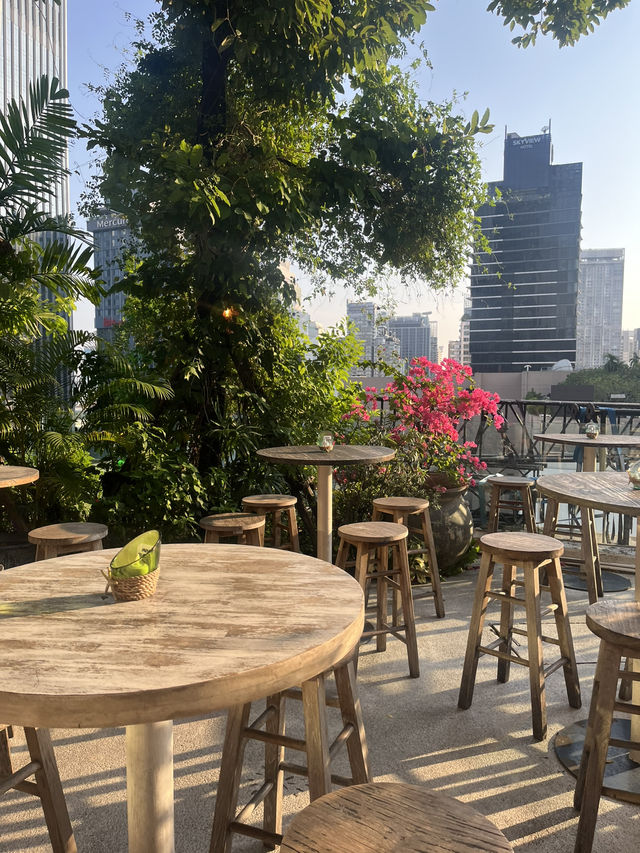 【Bangkok】プロンポン駅直結🚃タイを満喫できる！リゾート気分なBar🍸Escape Bangkok