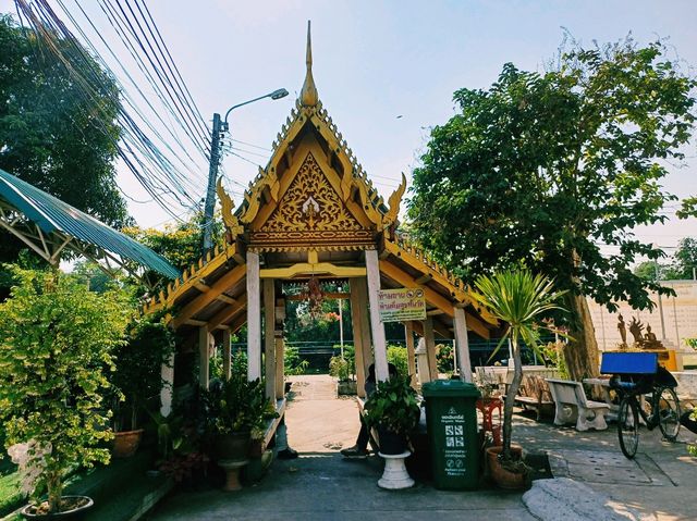 泰國曼谷湄南河畔著名古跡皇家寺廟景點：Wat Thong Nai，暹羅文化藝術風格寺廟建築，適合打卡拍照📸