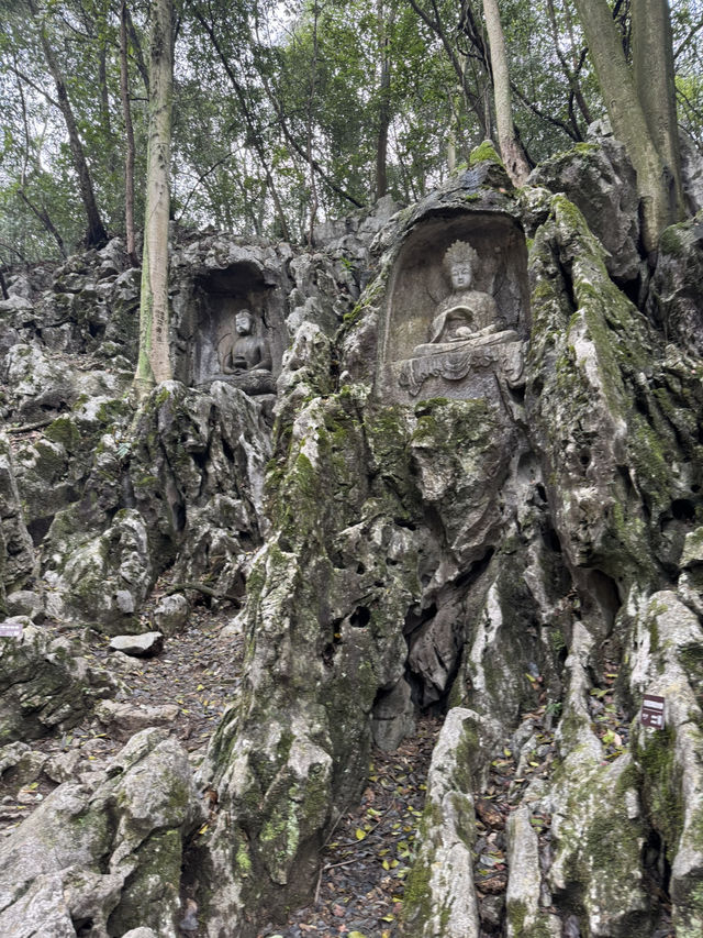 A Stroll Through Time: Feilai Feng’s Enchanting Rock Carvings