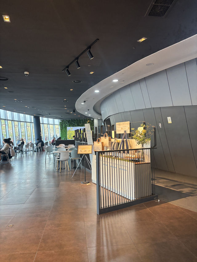 우주 스타일 인테리어인 세빛섬 대표카페 돌체🧡