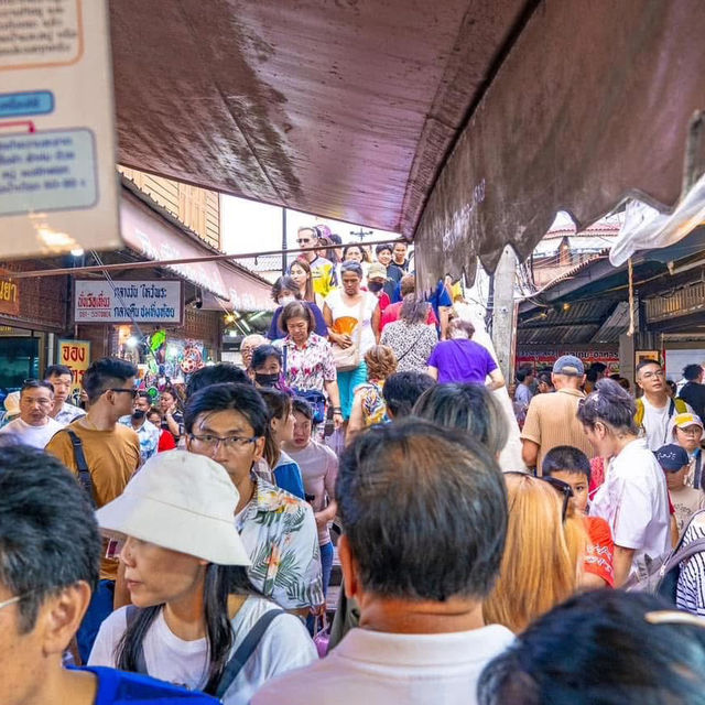ตลาดน้ำอัมพวาล่าสุด 2025