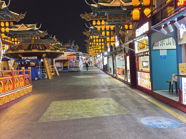  **🌃【南寧必打卡】南寧之夜：666米國潮街區，非遺打鐵花+百處網紅點，夜遊新地標！**  