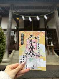 群馬県みなかみ町の「三峯神社」—垂れ耳の狛犬が迎える癒しの社