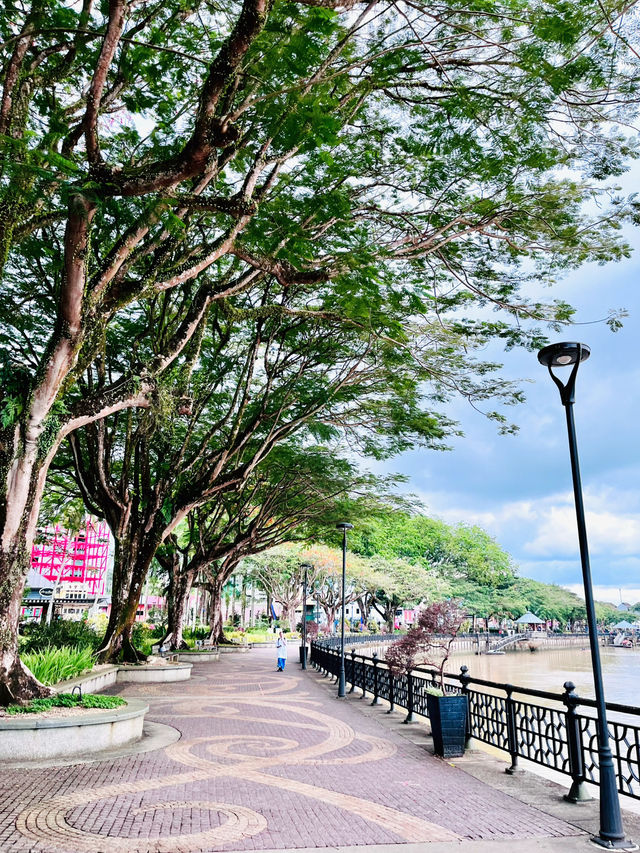 Kuching Waterfront: A Riverside Retreat for All Ages