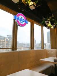 鬧市中央樓上cafe。隱藏超正開心果甜品