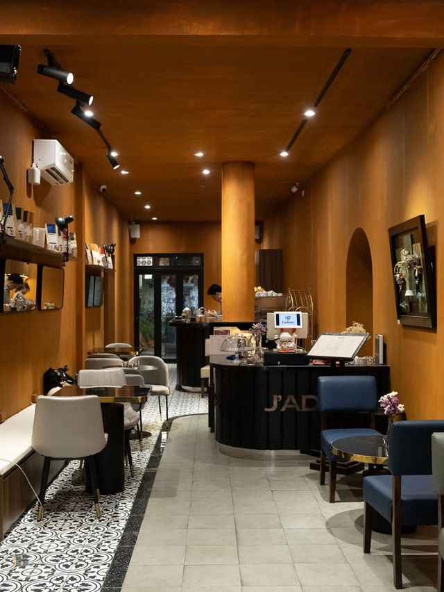 J’ADORE Cafe & Art Exhibition
