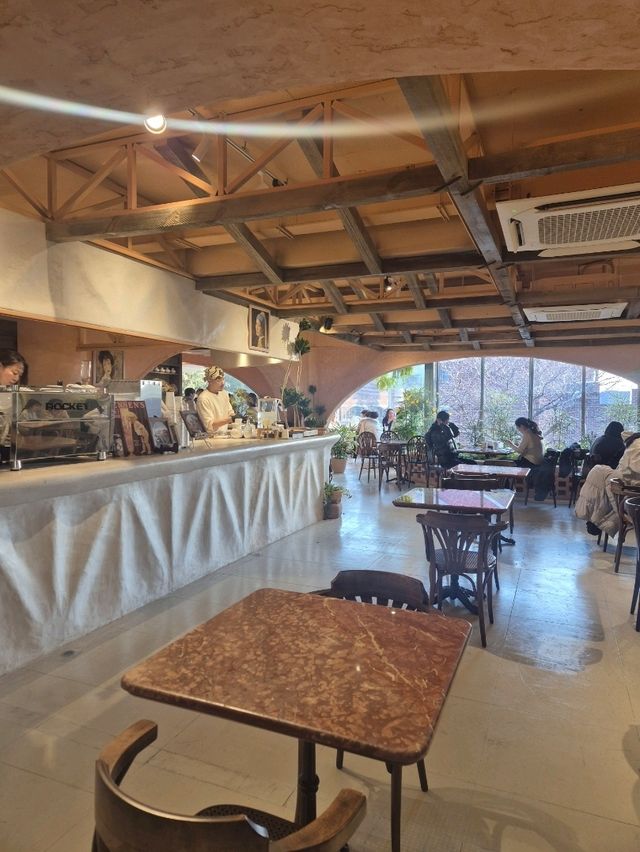 부산 해운대 이색적인 동굴 감성 베이커리 카페 🥖 