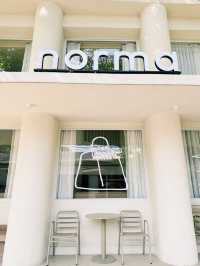 Norma Café เป็นคาเฟ่สไตล์มินิมอล