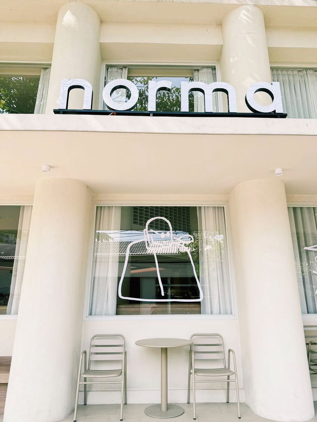 Norma Café เป็นคาเฟ่สไตล์มินิมอล