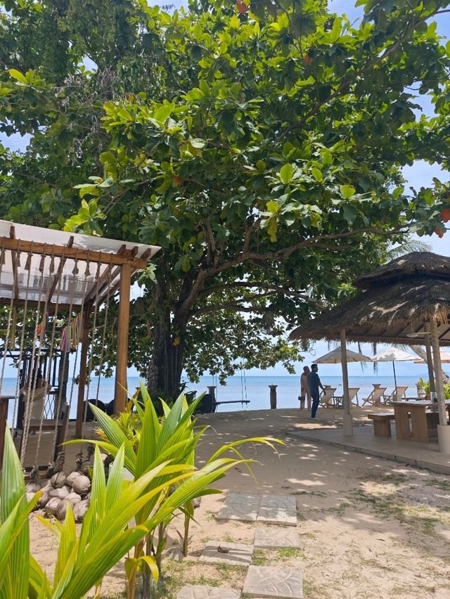 The Kelapa Beach Cafe สมุย