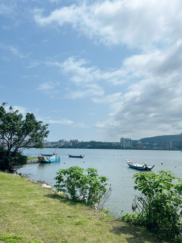 淡水漁人碼頭：吹海風、搭船、踩沙灘的一日悠閒行
