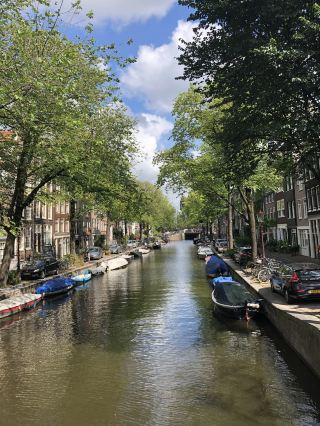 Amsterdam Stroll Diary: Breathing Slowly Between Canals and Historic Buildings