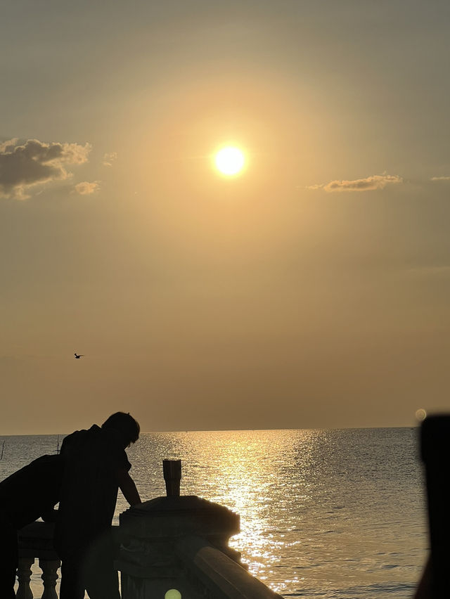 [ชลบุรี] 🌅 บรรยากาศ golden hour ที่หาดบางแสน
