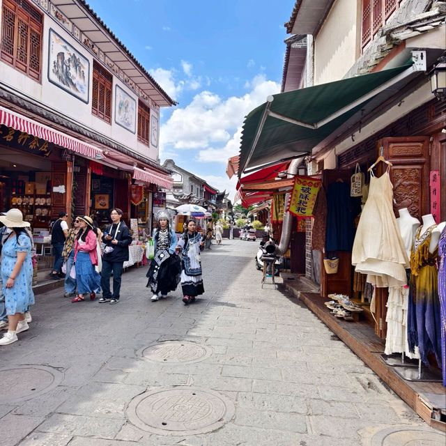 Charming Strolls and Hidden Gems: A Fun Day at Xizhou Ancient Town