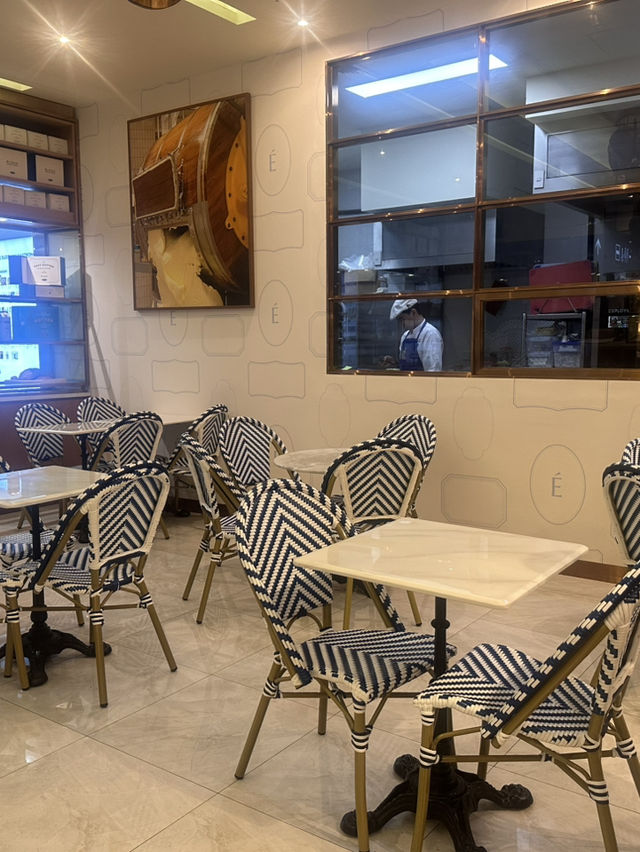 バンコク🇹🇭有名なエシレバターを使ったベーカリーカフェ