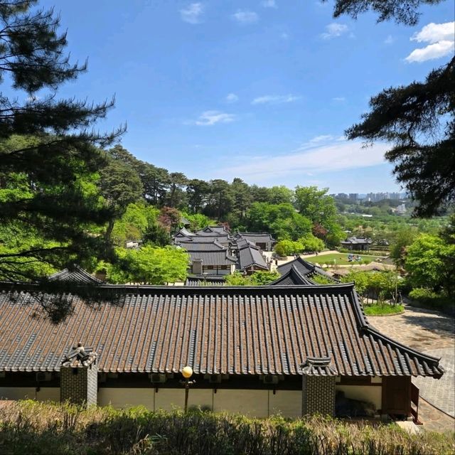 Wandering Through Seongyojang House