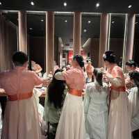Shanghai dine in Hanfu with performances