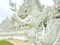 神秘的な白の寺院、ワット・ロンクンで幻想的な世界を体験しよう✨
