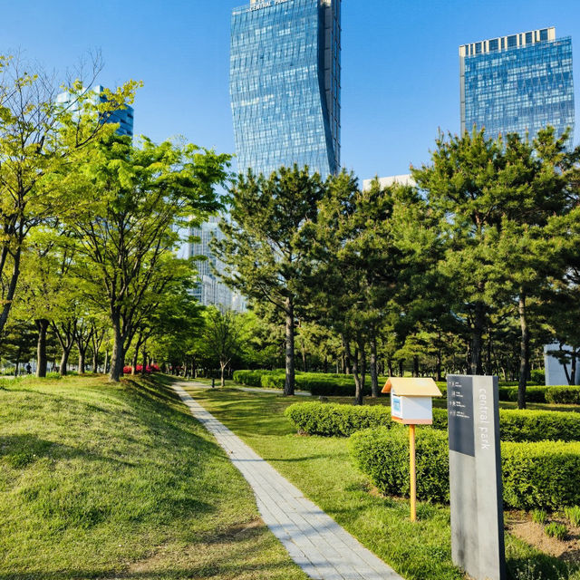 A Breath of Fresh Air in the City: Review of Songdo Central Park