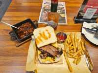 🇺🇸🔥 UJ Smokehouse: A Taste of the US of A 🎆🐖🐄🍖