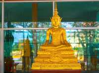 心が静まる、黄金の寺でひと休み。✨🙏 #ワットモンコンテープ #タイ旅行