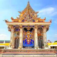 Bangkok’s Craziest Temple? You HAVE to See Wat Pariwat’s Wild Statues! 🏯✨