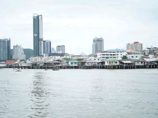 โรงแรมศรีราชามีท่าเรือส่วนตัววิวสวยมาก