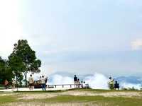 雲の海に包まれる朝。ここはタイの秘境、パノントゥン。」
