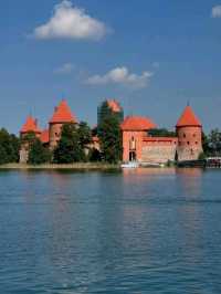 Europe 🌍🏰✨ Trakai Island Castle: Lithuania’s Fairytale on Water! 🌊🇱🇹
