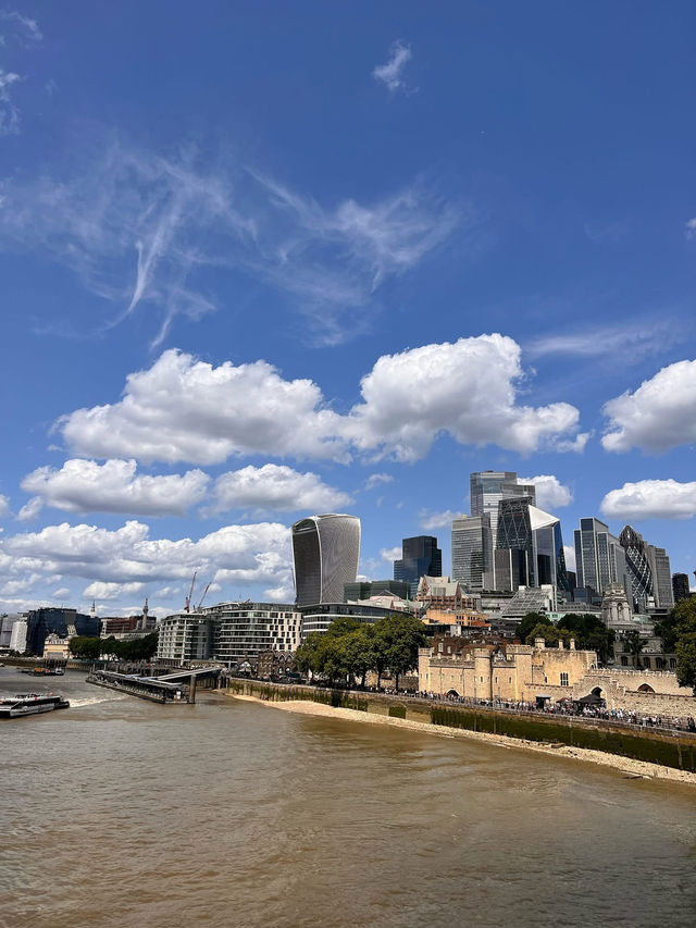 初めてのロンドンブリッジ、感動しました！🌉🇬🇧