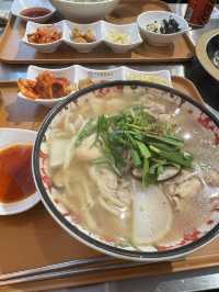 【香港】 登龍街無名韓國麵店：雞髀肉刀削麵真係好好食！