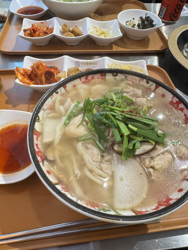 【香港】 登龍街無名韓國麵店：雞髀肉刀削麵真係好好食！